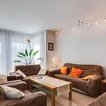 Vakantiehuis Lovely In With Wifi *