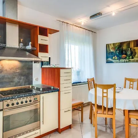 Dom wakacyjny Lovely In With Wifi