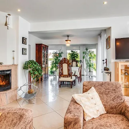 Lovely In Grzybowo With Wifi Holiday home Grzybowo (West Pomeranian)